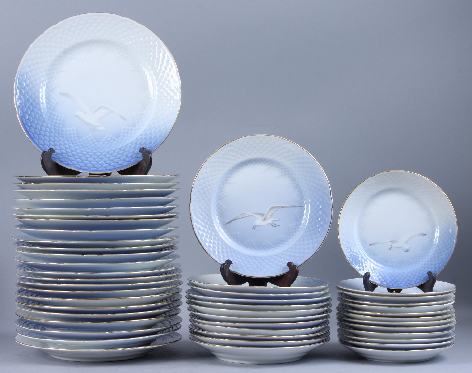 MAT OCH KAFFESERVIS, ca 110, delar "Måsen", porslin, Bing & Gröndahl och Kongl Dansk.