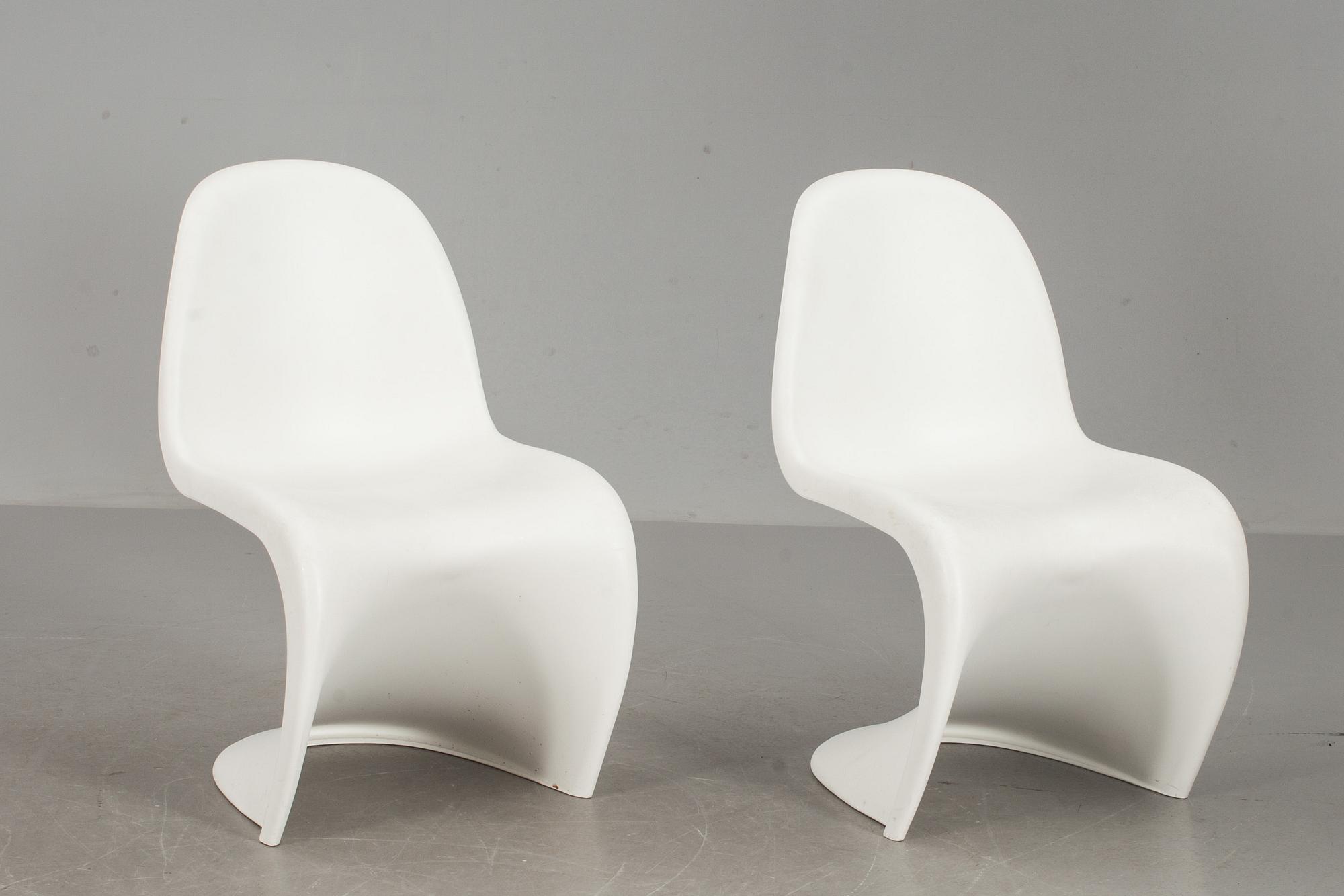 STOLAR, ett par, "Panton chair", Verner Panton för Vitra, formgivna 1960.
