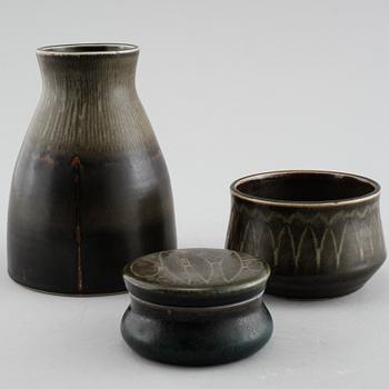 A vase, a bowl and a jar with lid in ceramic, designed by Carl-Harry Stålhane for Rörstrand, Ateljé, 1950/60s.