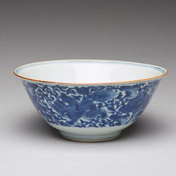 A blue and white bowl, Qing dynasty, early 18th century.