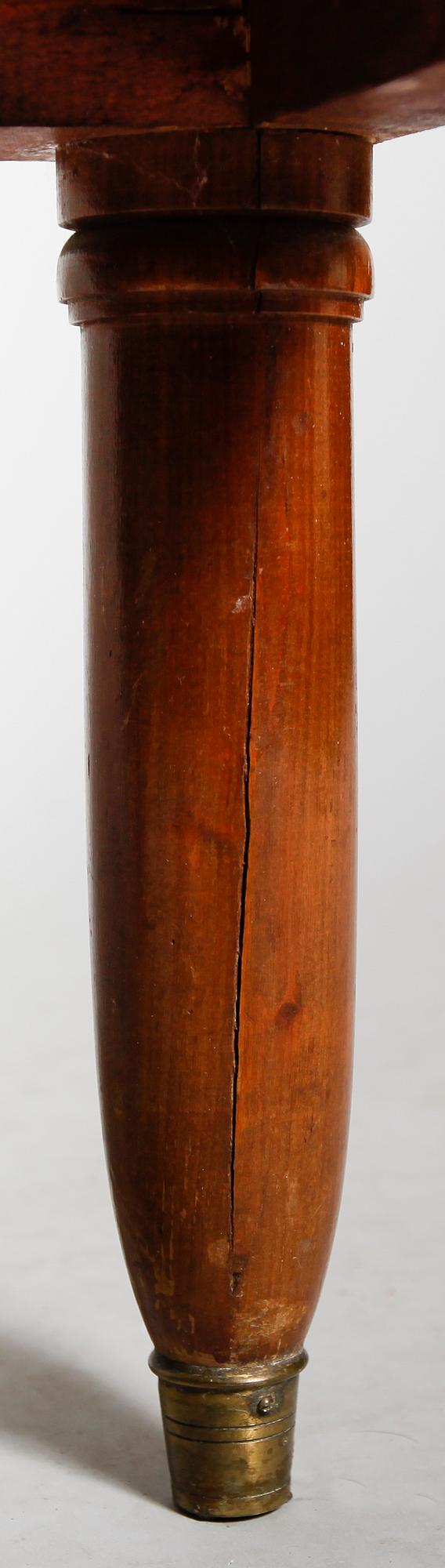 SÄNGBORD, 1 par, gustaviansk stil, 1900-talets första hälft.