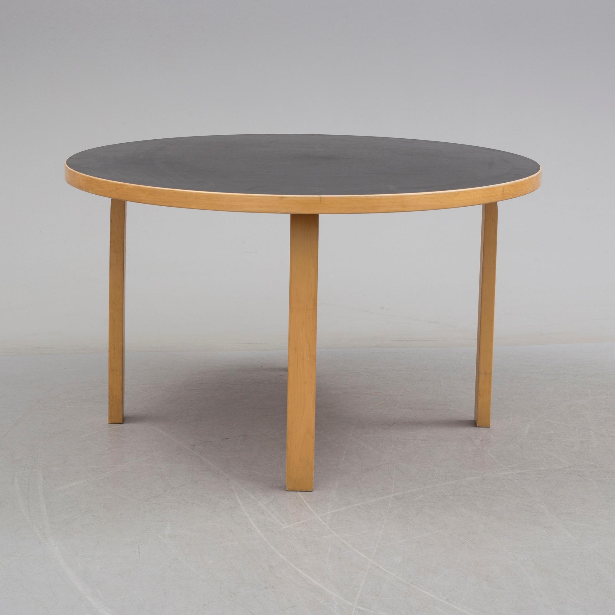 ALVAR AALTO, matbord, modell 91, Artek, Finland.