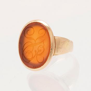 Ring 18K guld med karneol sigill.