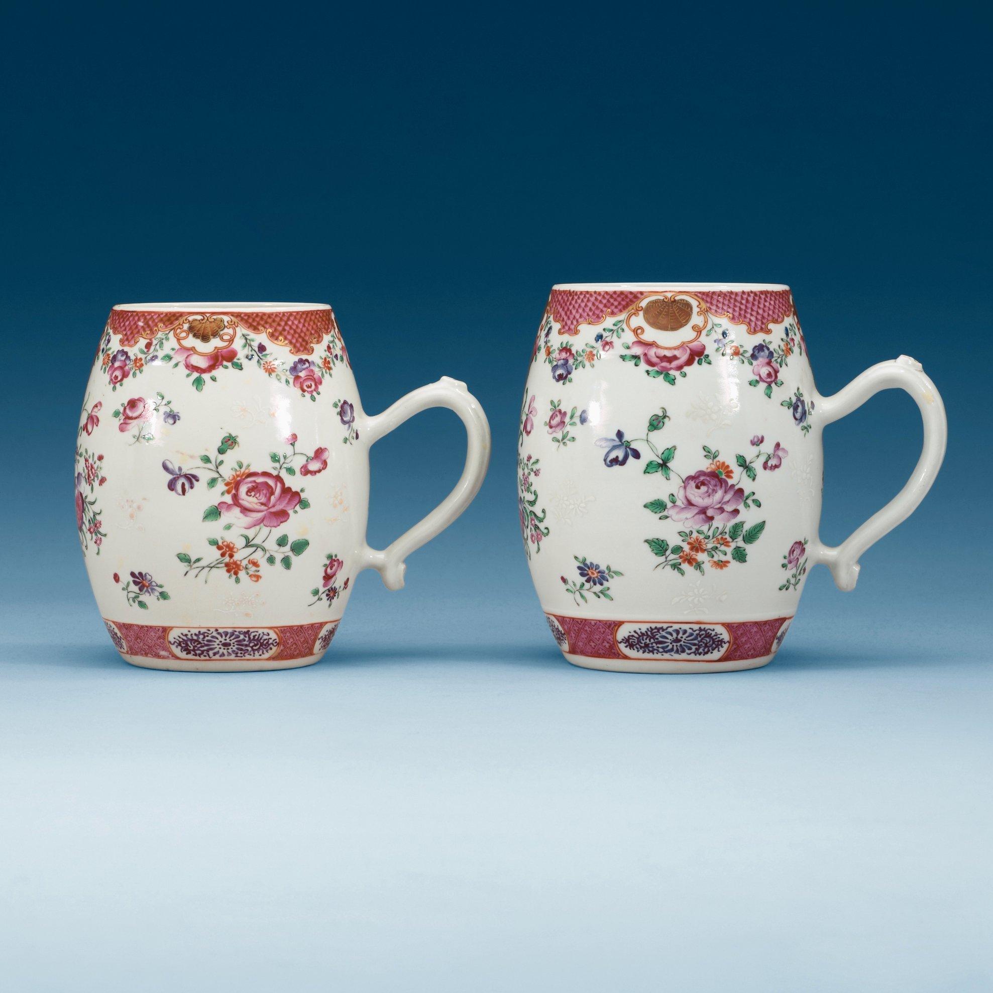 MUGGAR, två stycken, kompaniporslin. Qing dynastin, Qianlong (1736-95).