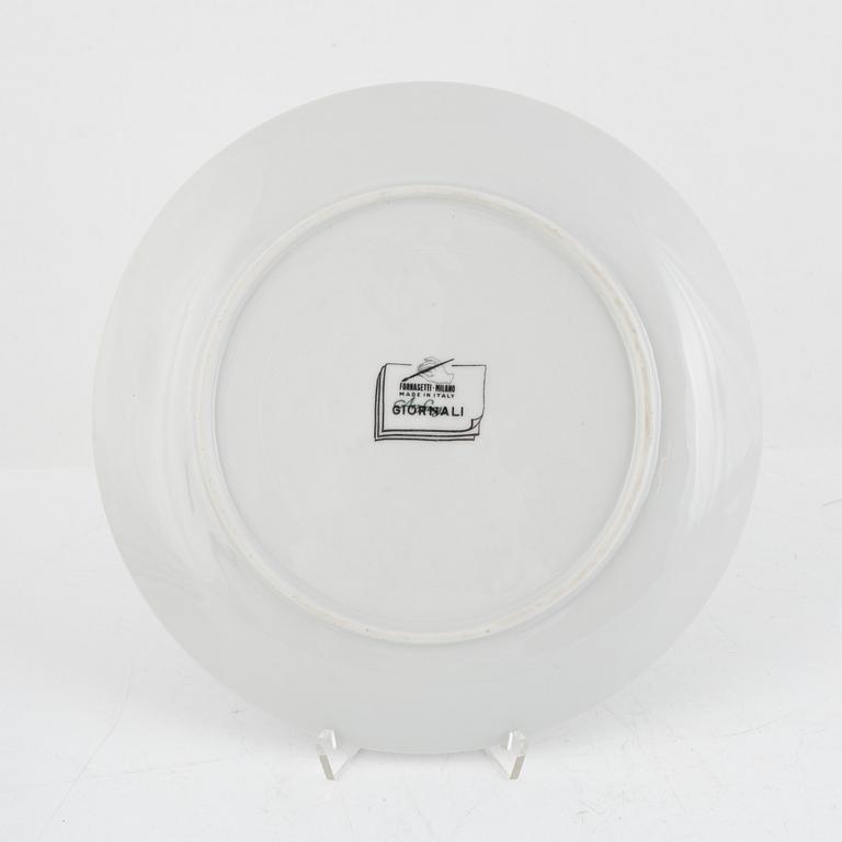 Piero Fornasetti, tallrikar, 6 st, porslin, "Giornale", Milano, Italien.