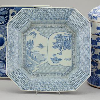 PARTI PORSLIN, 4 delar. Japan, 1900-talets första hälft.