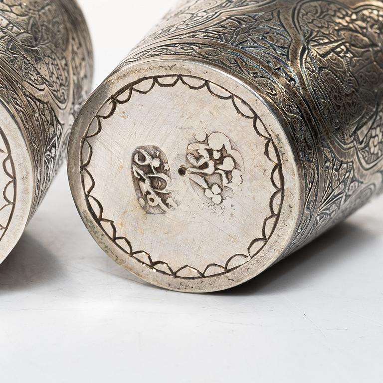 Koppar, ett par, silver, Persien, 1900-talets första hälft.