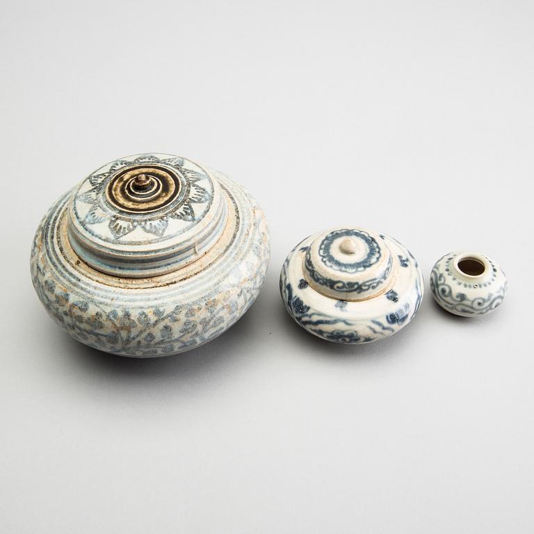 A set of three blue and white jars, Sawankhalok, Thailand, 15th/16th Century.