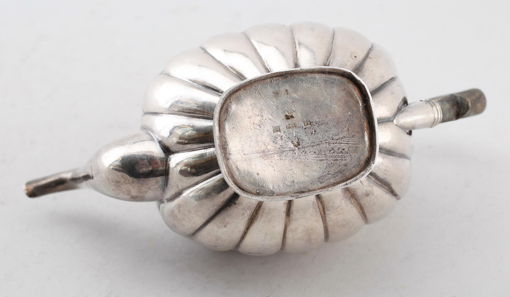TEKANNA, silver, Ryssland 1823. Vikt ca 366 g.