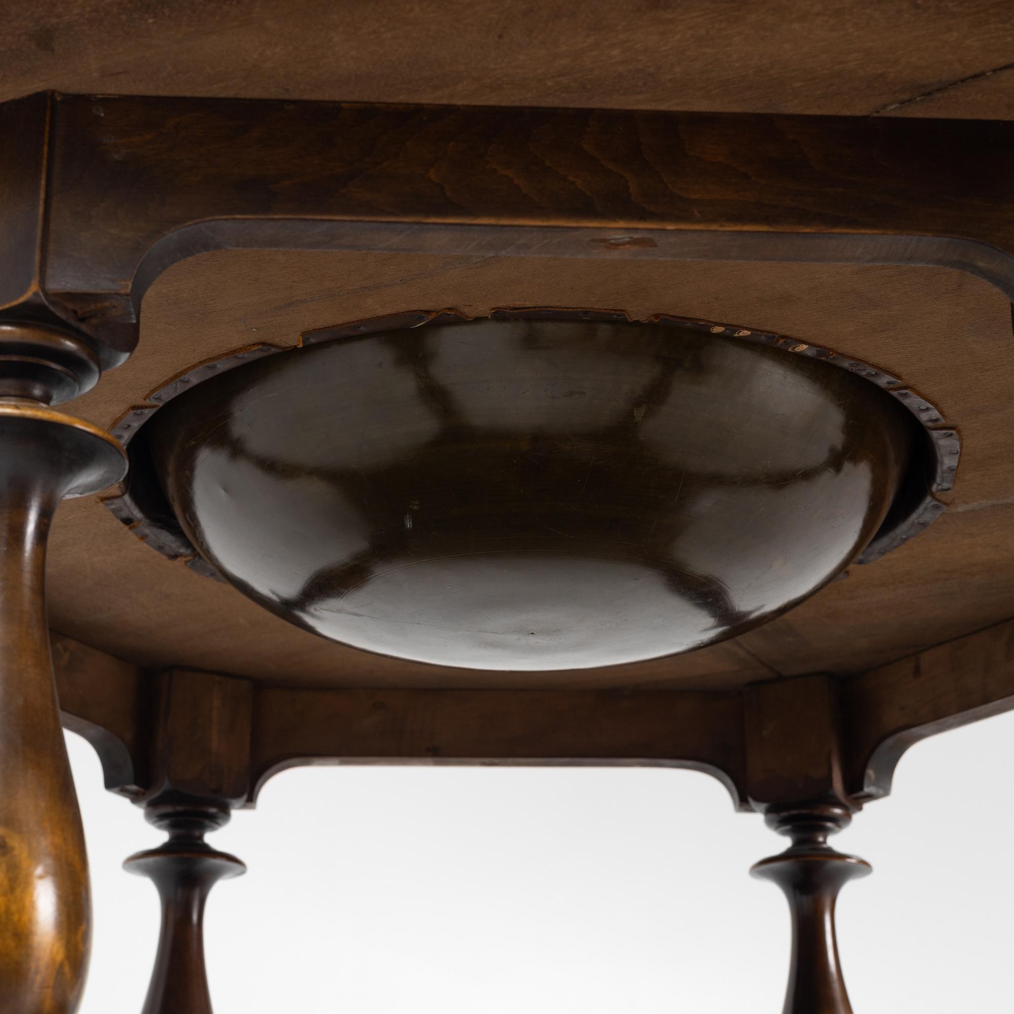 A table, Lysberg & Hansen, Copenhagen, Denmark, first half of the 20th Century.