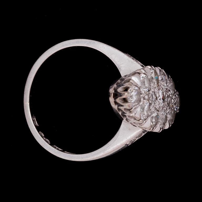 A brilliant cut diamond ring, tot. app 1.30 cts.