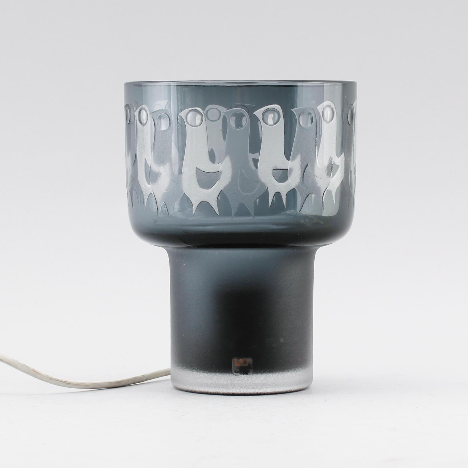 BORDSLAMPA, glas, Ove Sandeberg, Kosta, signerad, 1900-talets andra hälft.