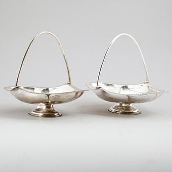 BRÖDKORGAR, 1 par, nysilver, sekelskiftet 1900.