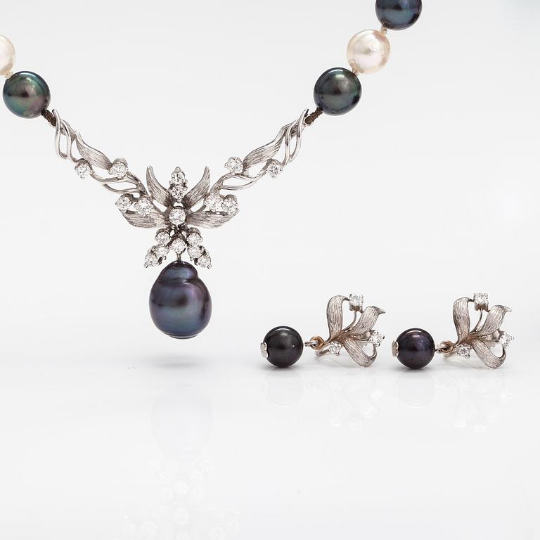 An 18K and 14K gwhite gold necklace and earrings with cultured pearls and diamonds ca. 0.75 ct in total.