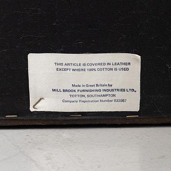 Fåtöljer ett par, Chesterfieldmodell, England, 1900-talets andra hälft.