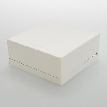 A. Tillander, skål, sterlingsilver och emalj, Åbo 2005.