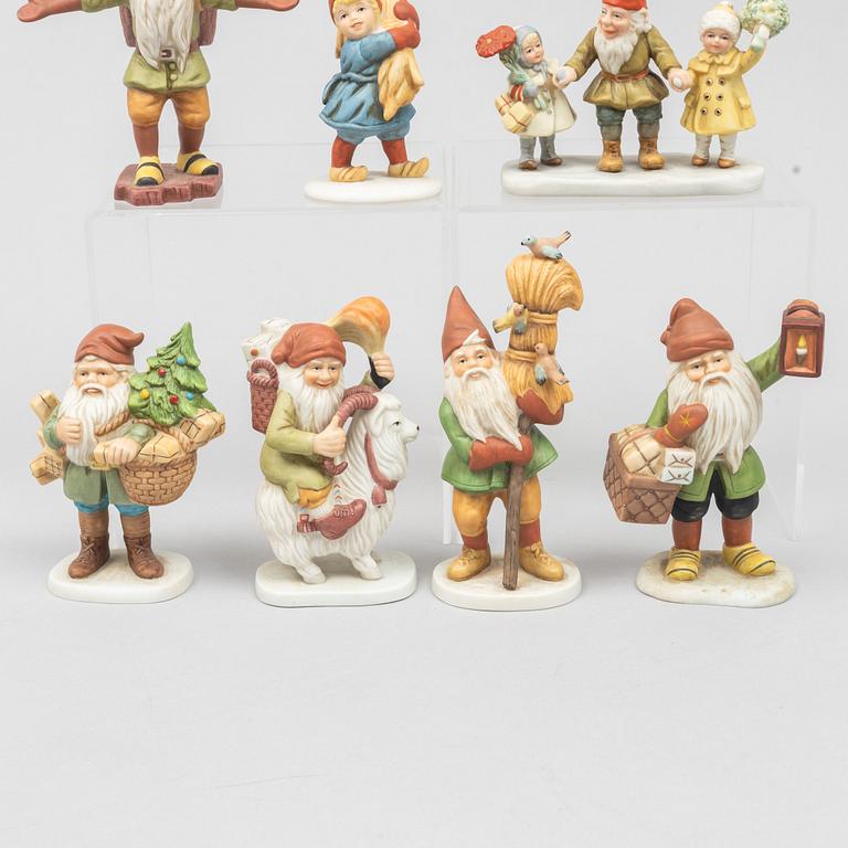 Jenny Nyström, efter. Figuriner, 12 st, porslin, Kalmar Läns museum.