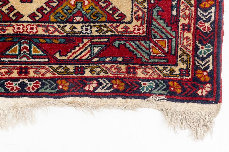 Gallry carpet, ca 310 x 83 cm.