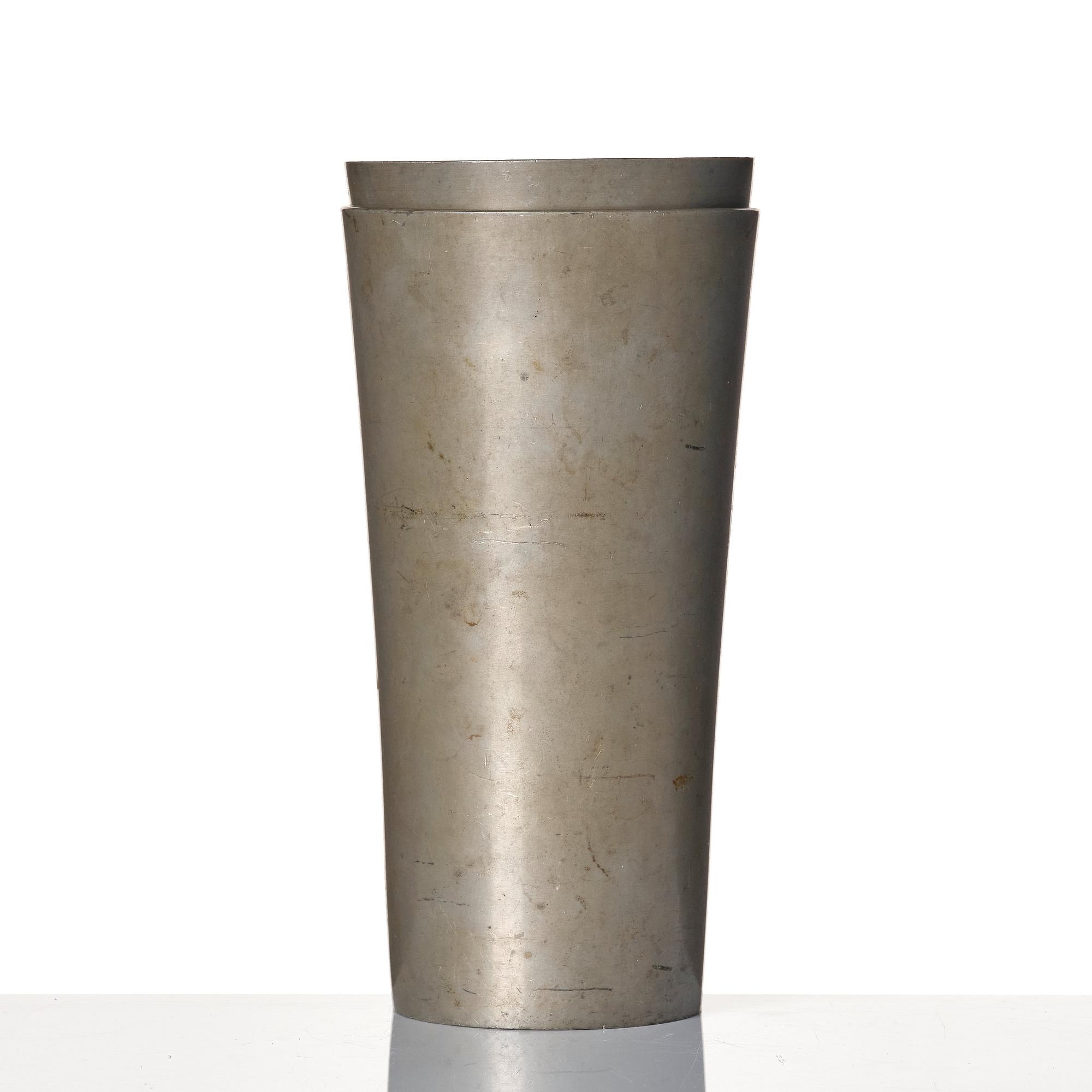 Björn Trägårdh, a pewter cocktail shaker model "A 2090", Firma Svenskt Tenn, Stockholm 1934.