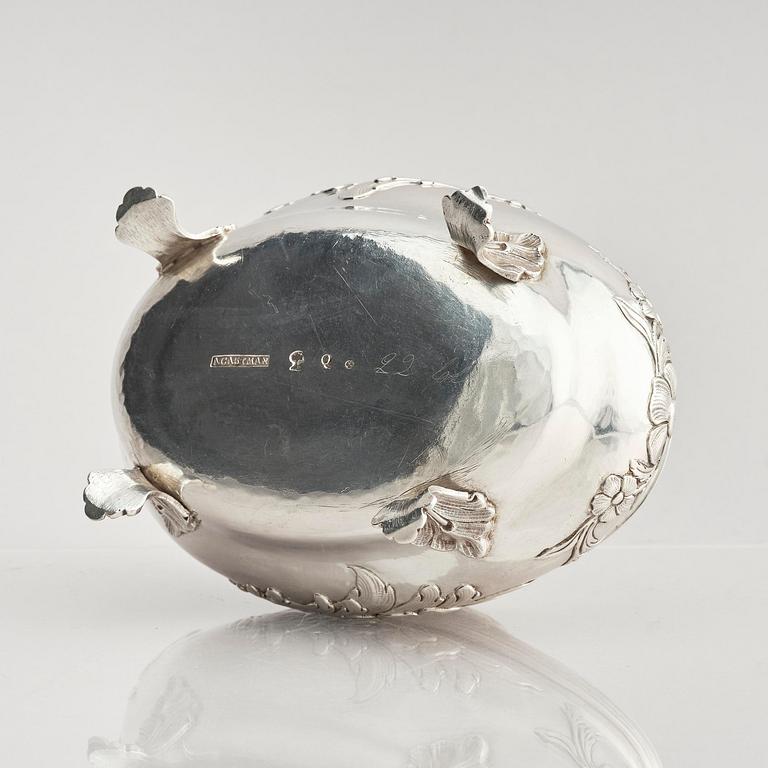 A Swedish 18th century silver sugar-casket, mark of Arvid Castman the younger, Eksjö 1774.