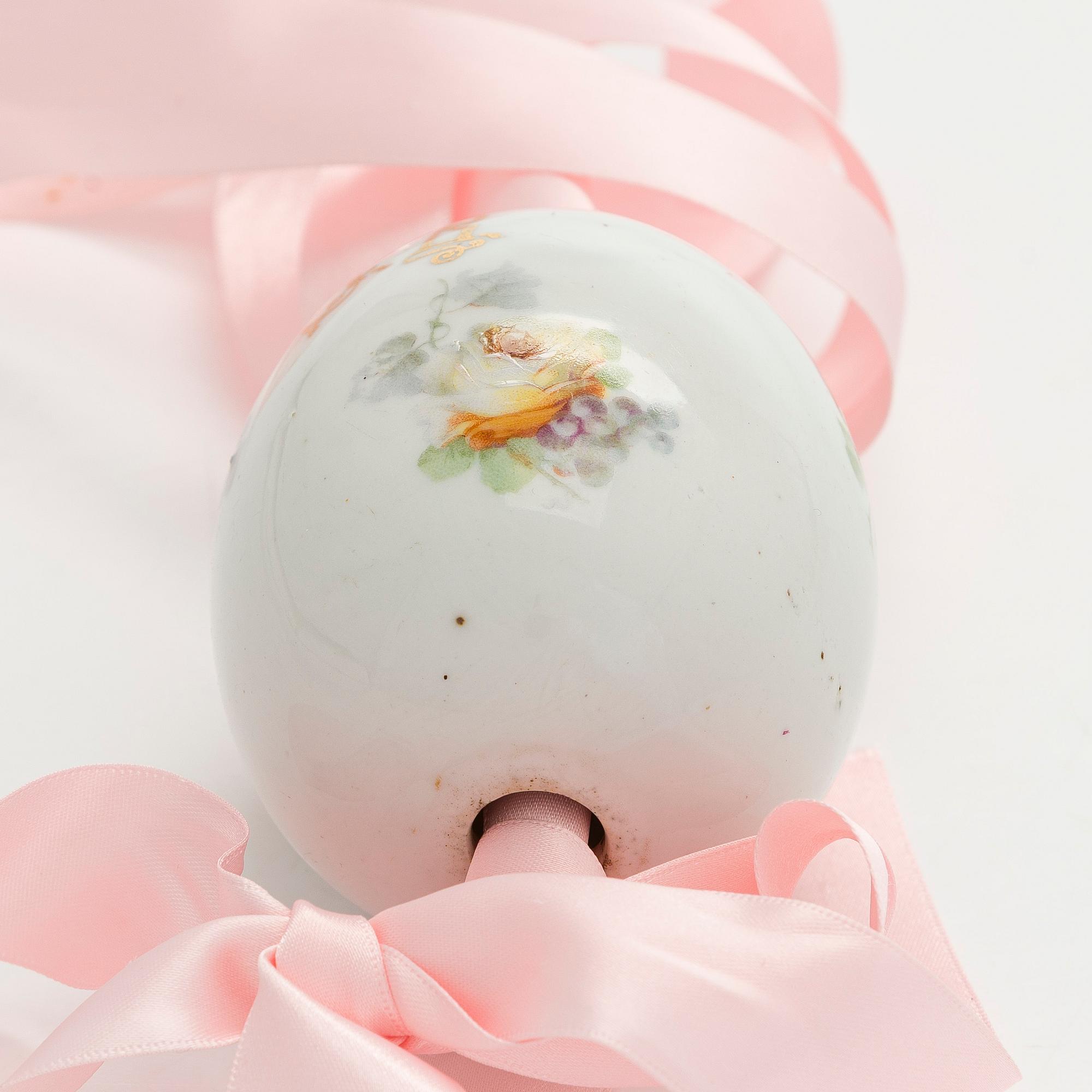 A Russian porcelain Easter egg from around the turn of the 20th Century.