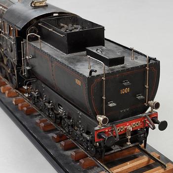 MODELL AV ÅNGLOK, modell A 1001, möjligen utfört av Sture Petterson, Kalmar. Bär datering 1926.