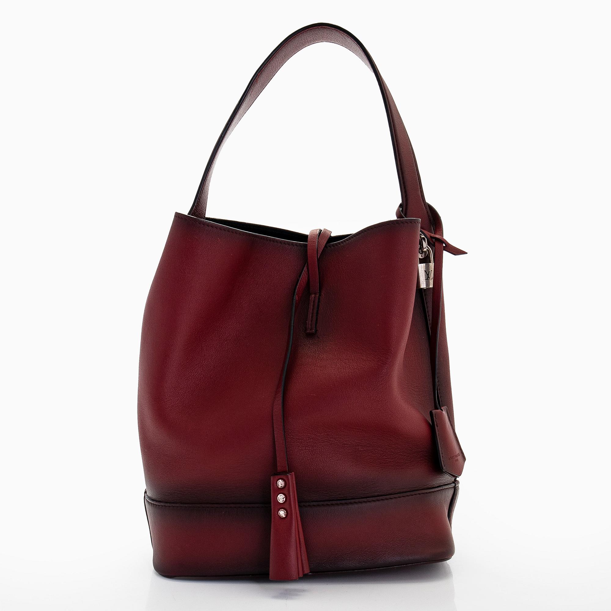Louis Vuitton, a "NN14 GM" bag.