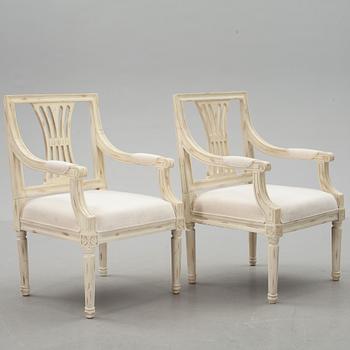 KARMSTOLAR, ett par, gustaviansk stil, 2000-tal.