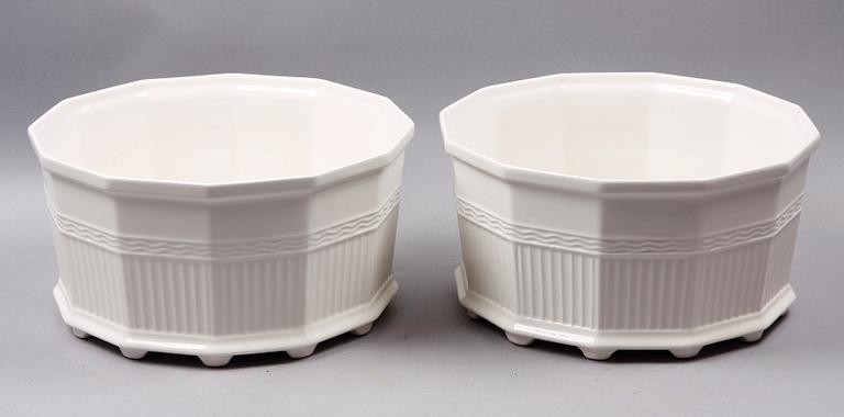 YTTERFODER, ett par. Porslin. Gustavsberg. "Waldemaruddekrukor".