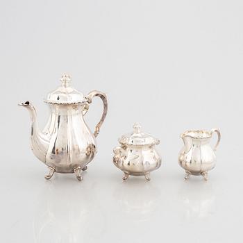 Kaffeservis, silver, 3 delar, rokokostil, Ivar T. Holth, Oslo, svenska importstämplar, CG Hallberg, Stockholm 1928.