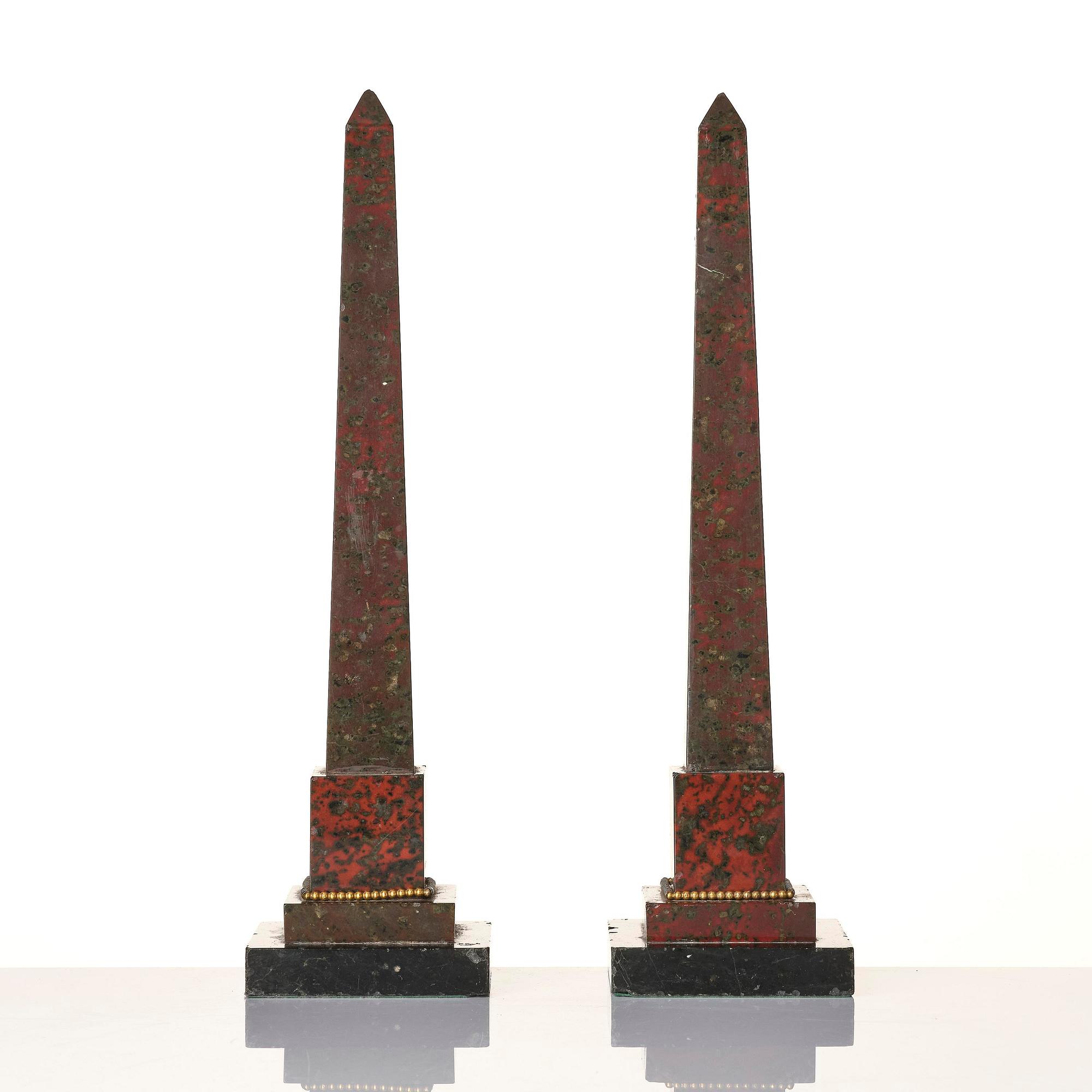 Obelisker ett par, tidigt 1900-tal.