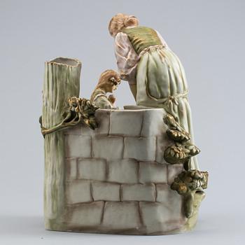 VAS, porslin, märkt Imperial Amphora. 1900-tal.