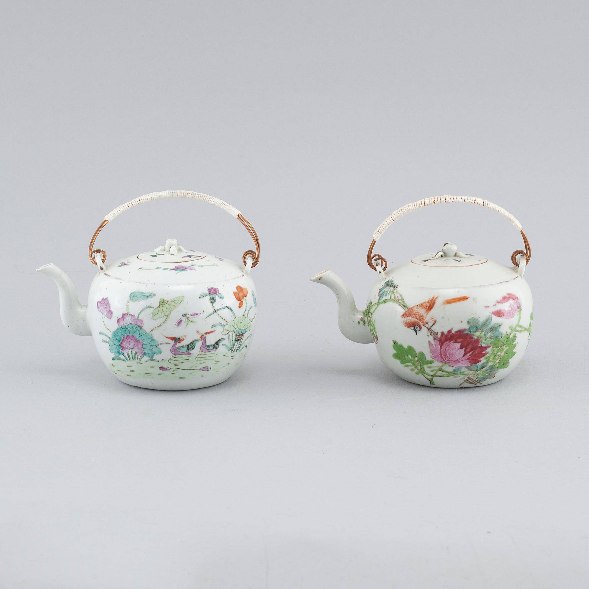 Two Chinese porcelain tea pots, around the year 1900.