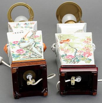 BORDSLAMPOR, 2 st, snarlika, porslin, Kina, 1900-tal.