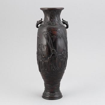 A bronze vase, Japan, Meiji (1868-1912).