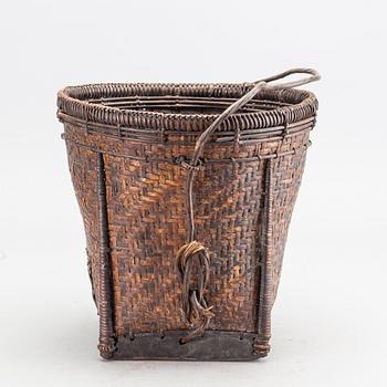 AN IFUGAO RATTAN BASKET PHILIPPNIES PROBEBLY 19TH CENTURY.