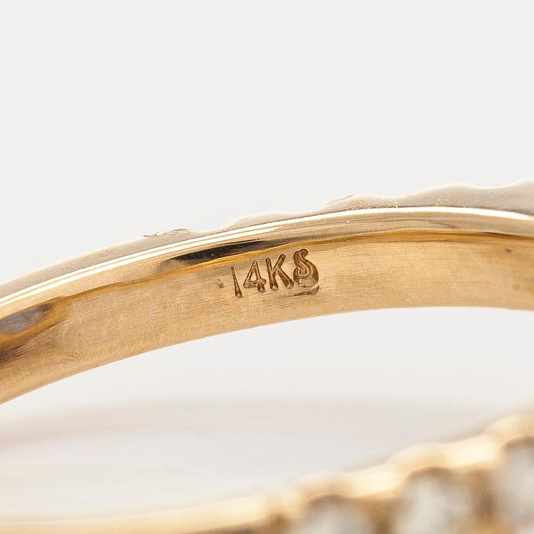 Sormus, 14K kultaa, modifioitu briljanttihiottu tanzaniitti ja timantteja. GIA-todistus.