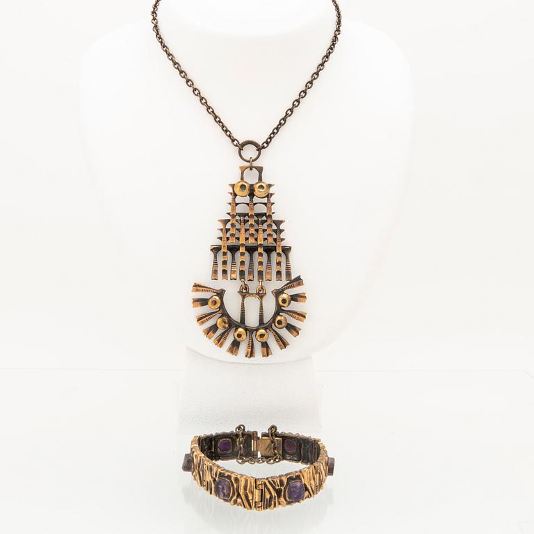 Pentti Sarpaneva halsband och armband av brons med ametistkristaller.
