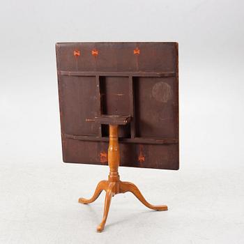 A burr alder tilt-top table, Mälardalen, circa 1800.