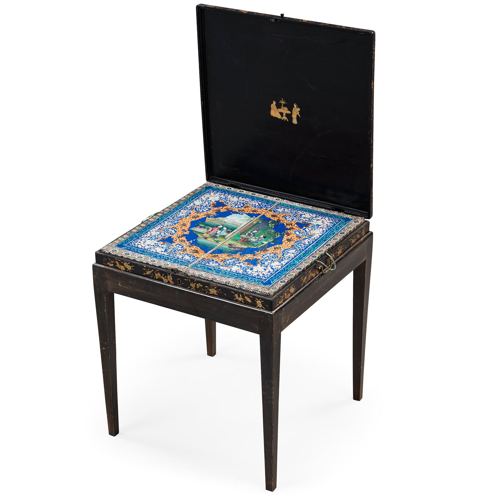 A lacquered table/box with liner, Qing dynasty, 19th Century.