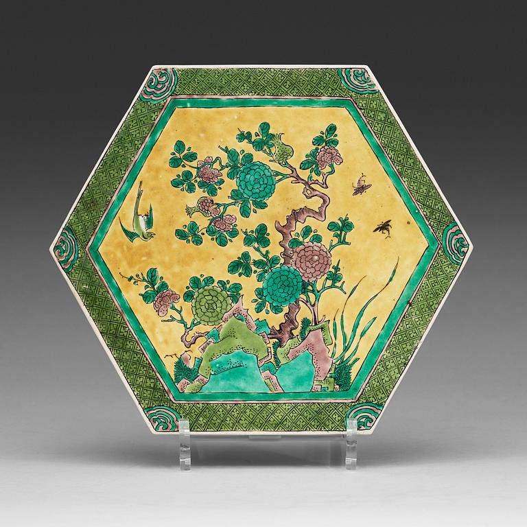 A famille verte stand, Qing dynasty, Kangxi (1662-1722).