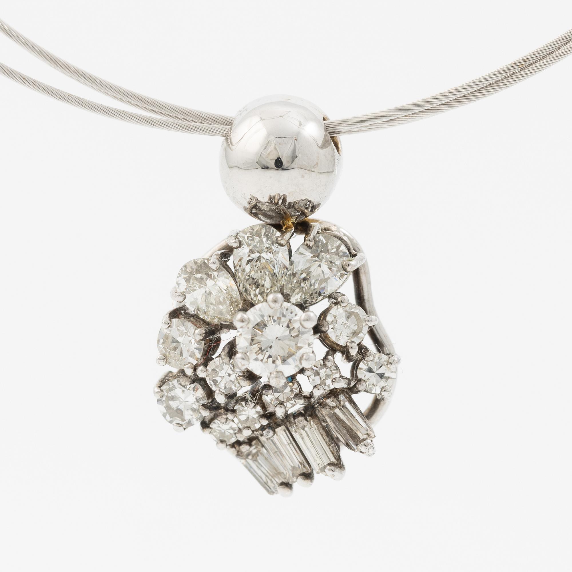 Collier 18K vitguld med dropp-, baguette och briljantslipade diamanter.