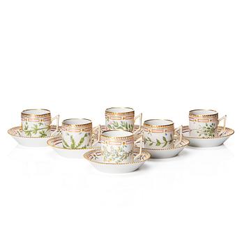 462. A set of six Royal Copenhagen 'Flora Danica' cups with saucers, Denmark, 20th Century.