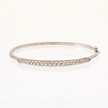 Stelt armband 18K vitguld med runda briljantslipade samt enkelslipade diamanter, Italien.