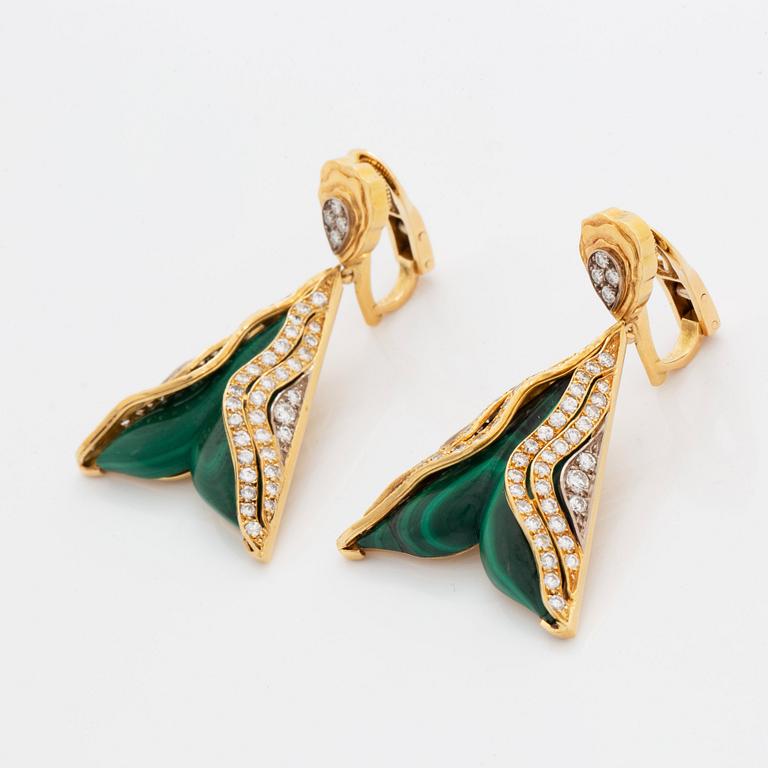 An 18K gold and malachite brooch and pair of earrings set with round brilliant-cut diamonds.