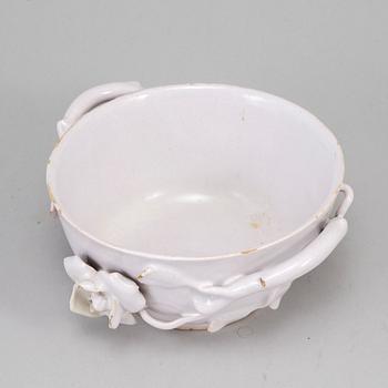 A Swedish Marieberg faience bowl, 18th Century.