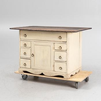A painted cupboard, from around the year 1900.