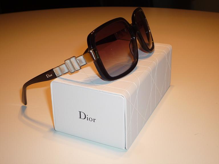 GLASÖGONBÅGE, modell "Diorzenaid". Christian Dior. Skänkta av Safilo.