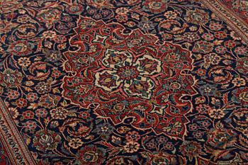 A RUG, a semi-antique Kashan, ca 210,5 x 132,5 cm.