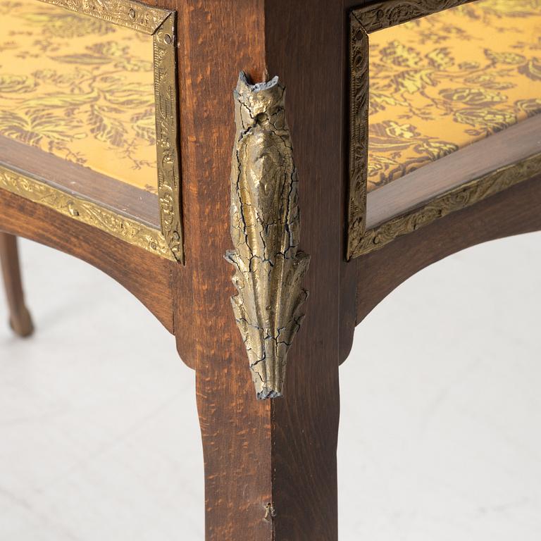 Display table, Louis XV style, from around the year 1900.